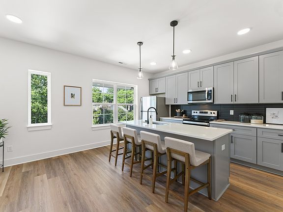 5th image of 700 N Dupont Ave #311-lot 71