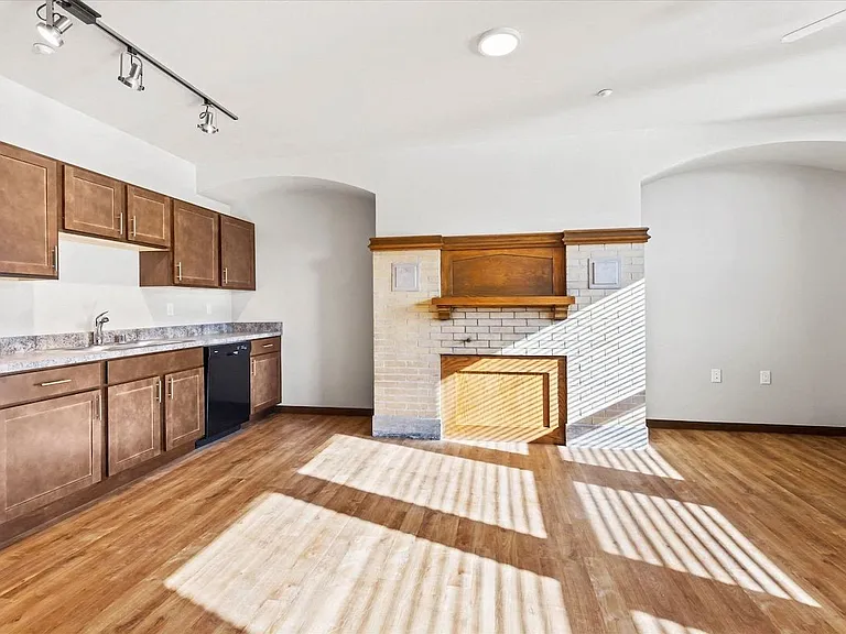 611 Mill St — Photo 3