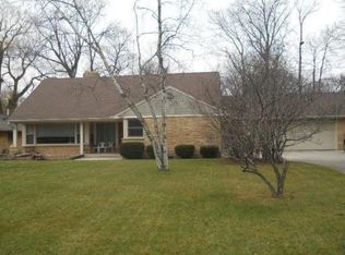 7627 N Lake Dr, Fox Pt, WI 53217