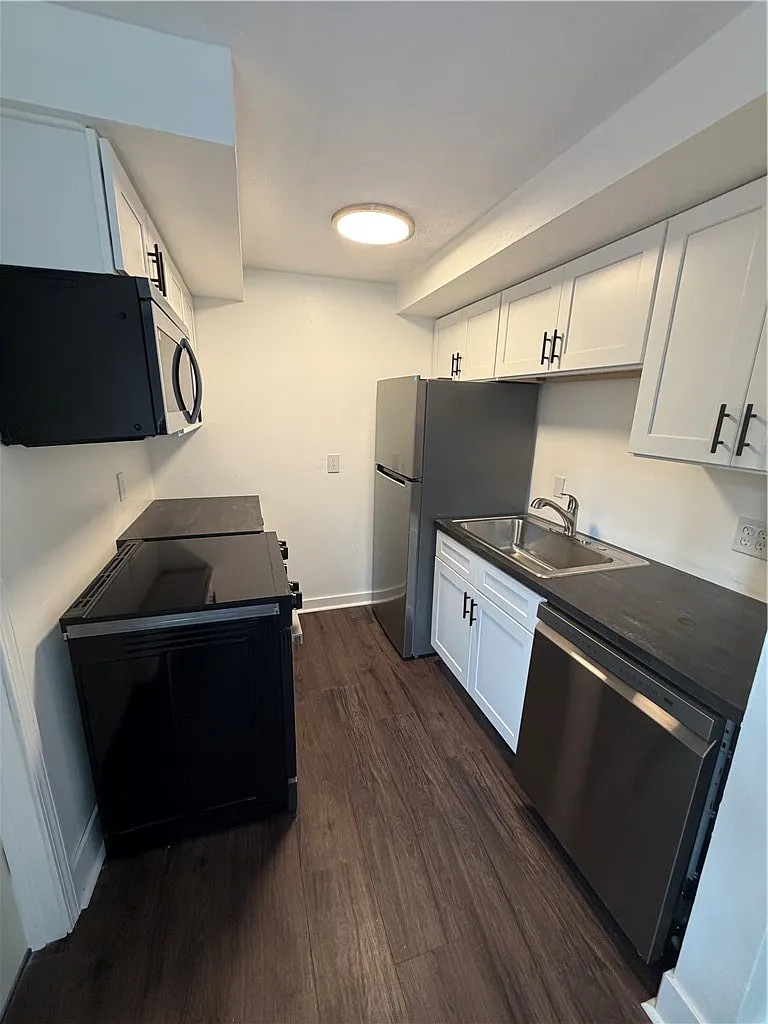 2 bed, 1.5 bath, 1164 sqft, $1,650 — Photo 3