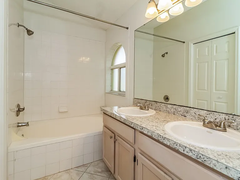 996 Maple Ct — Photo 11