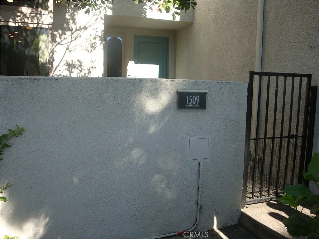 3 bed, 1404 sqft, $3,800 — Photo 1