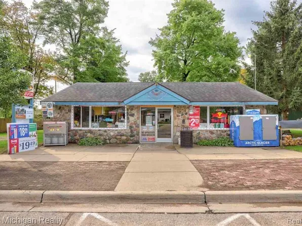 5757 Genesee Ave, Otter Lake, MI 48464