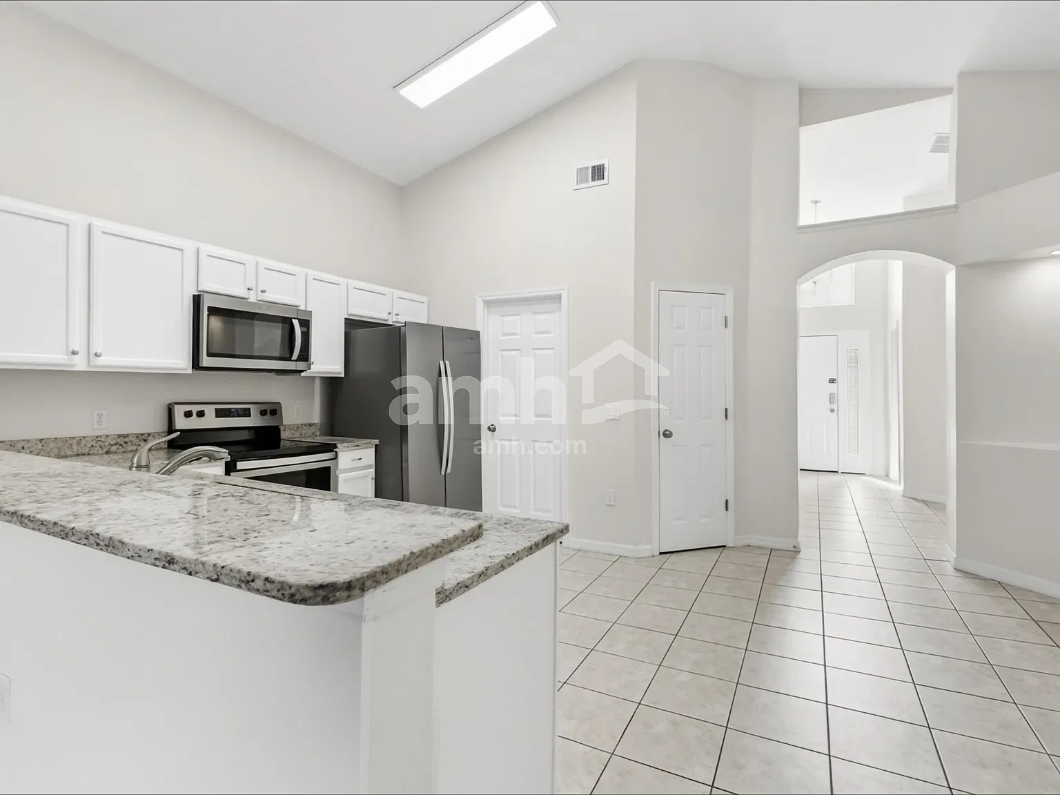 4 bed, 3.0 bath, 1642 sqft, $2,285 — Photo 4