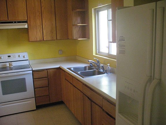 Sunny, Large eat-in Kitchen with newer appliances