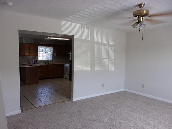 4th image of 20 Lexington Ct