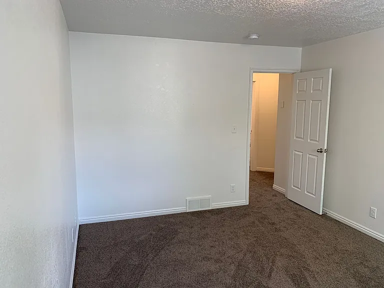 399 W 200 N — Photo 25