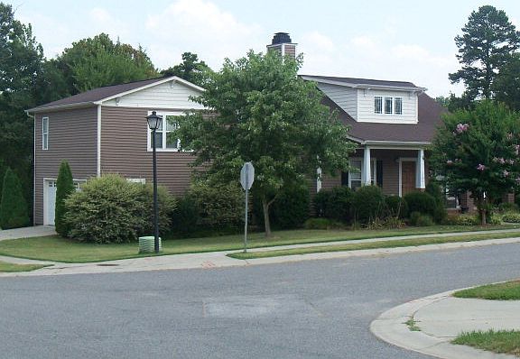 2nd image of 1704 Darby Pl