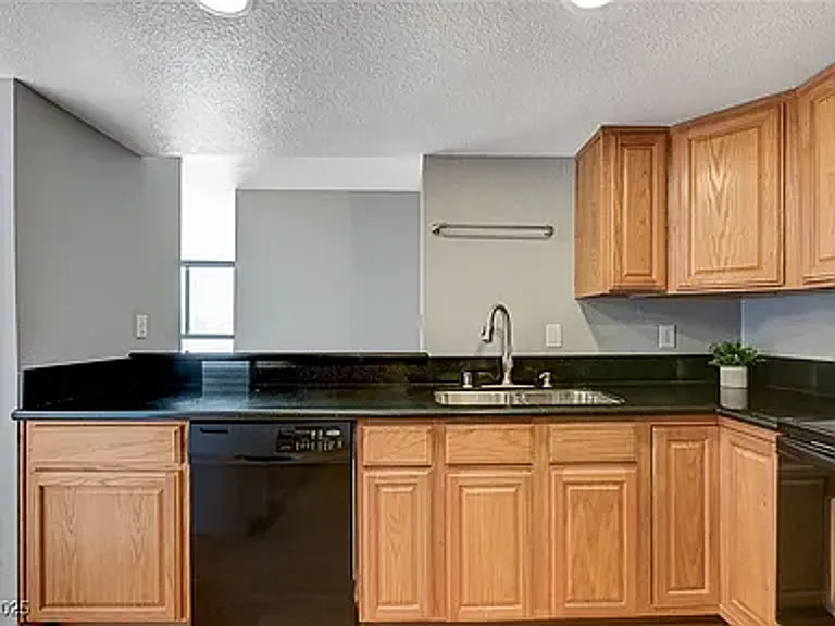 3930 University Center Dr #806 — Photo 8