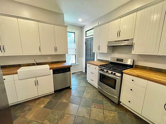 5th image of 1006 S Center St