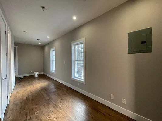 Rented by Delmark Realty LLC | media 16