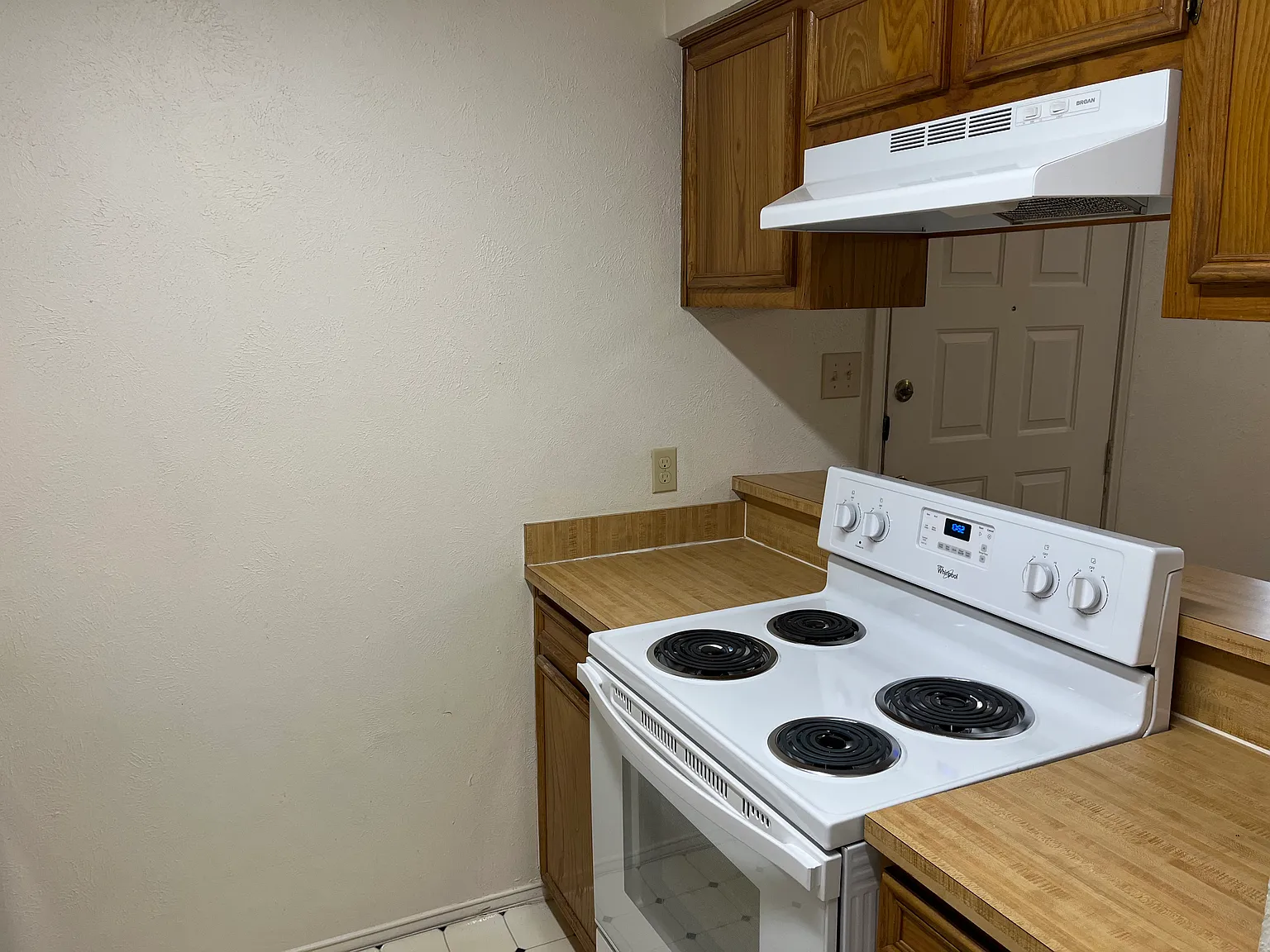 1429 Eagle Dr — Photo 4
