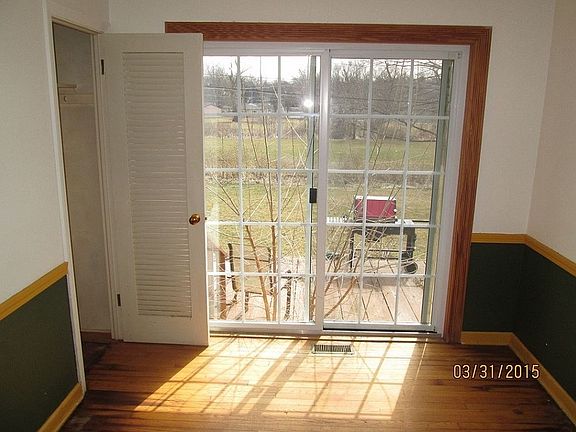 5th image of 328 S Oak Knolls Ave