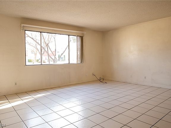 2nd image of 338 Greenbriar Townhouse Way