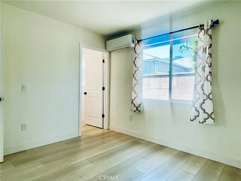 2 bed, 800 sqft, $3,350 — Photo 4