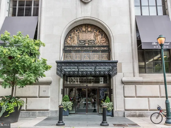 111 S 15th St APT 2302, Philadelphia, PA 19102