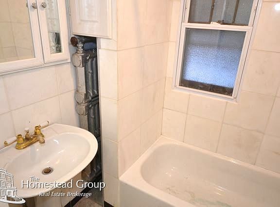 5th image of 2431 N Artesian Ave #G