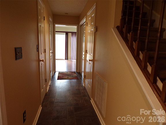 5th image of 869 21st Ave NE