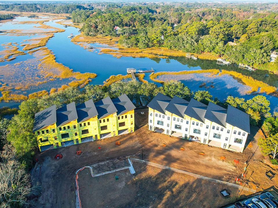 1st image of 818 Curved Creek Ct