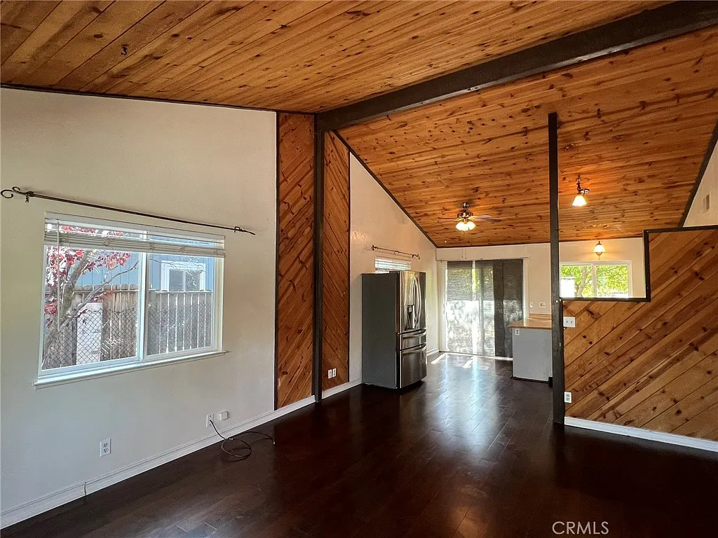 3 bed, 1080 sqft, $1,925 — Photo 2