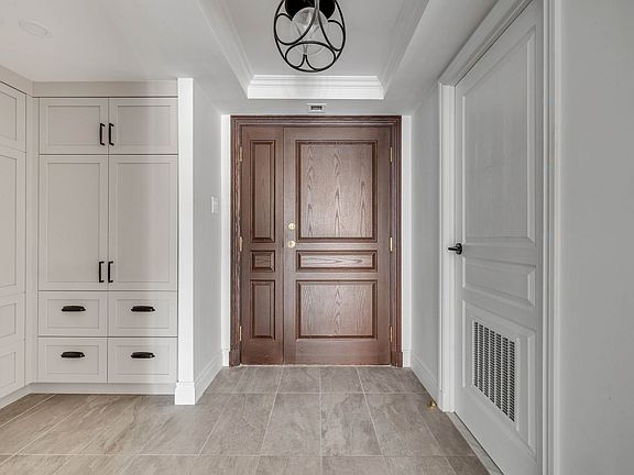 4th image of 33 Rue St #608