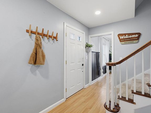 3rd image of 209 Oak Street