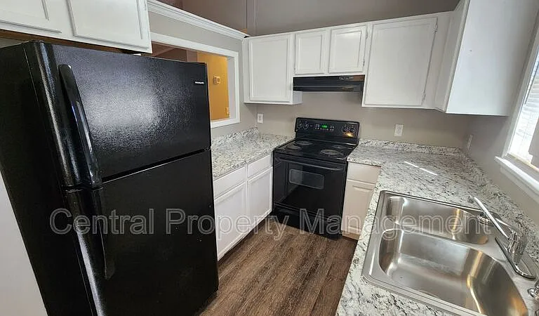 300 Florence Dr — Photo 4