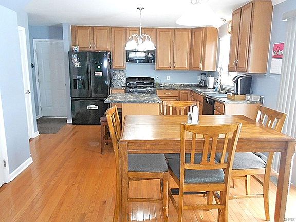 4th image of 134 Beresford Ln