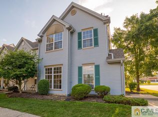 153 Susan Ct #153, Kendall Park, NJ 08824