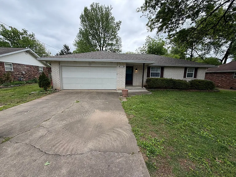 412 S Duke Ave — Photo 1