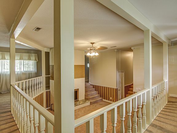 2nd image of 303 Hilltop Dr