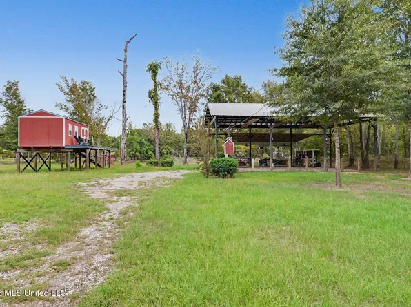 154 Deer Ln, Lucedale, MS 39452