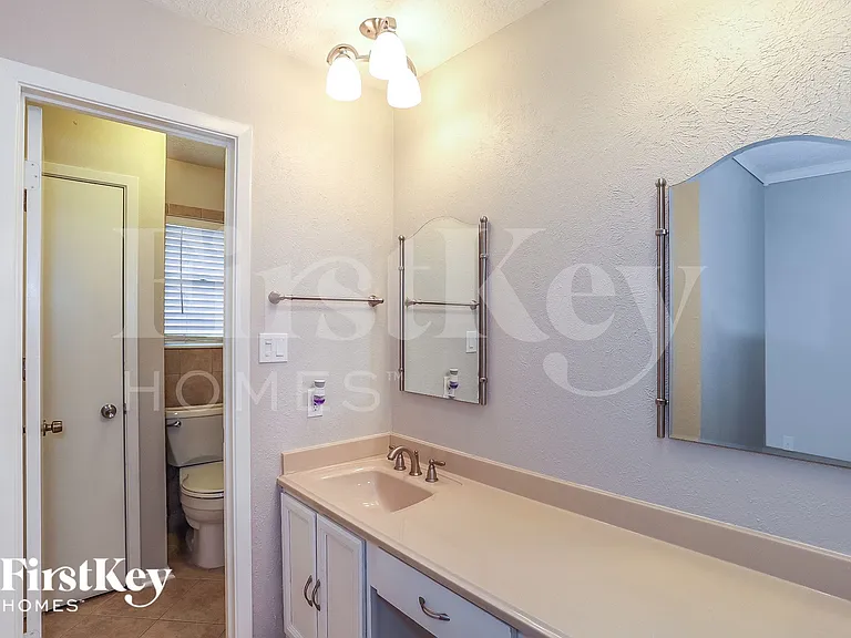 613 W Castle Harbour Dr — Photo 11