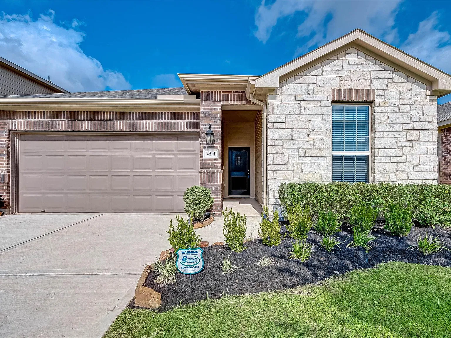 3 bed, 2.0 bath, 1868 sqft, $2,200 — Photo 1