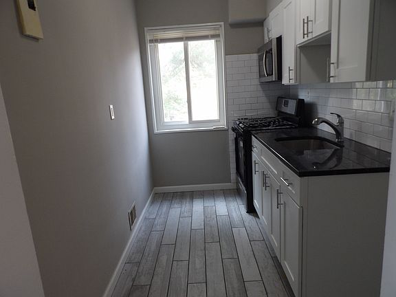 2nd image of 872 Bellevue St SE APT 2