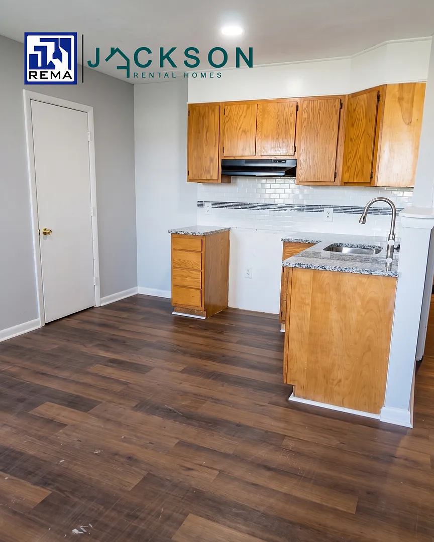 922 Belmont Ave, — Photo 1