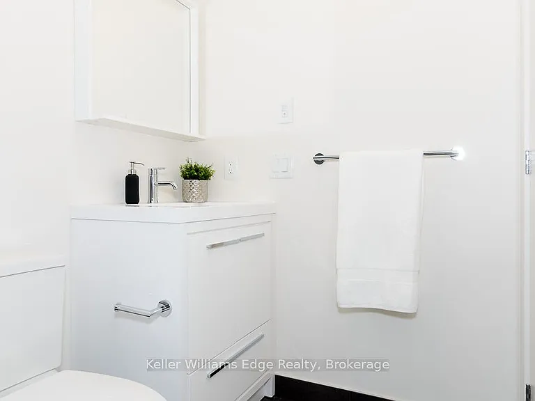 212 King William St #405 — Photo 21