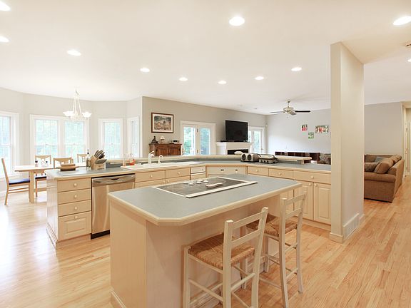 4th image of 6961 Saint Andrews Cir