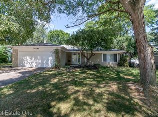 30290 Old Stream St, Southfield, MI 48076