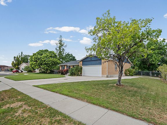 5th image of 341 E Heather Ridge Cir