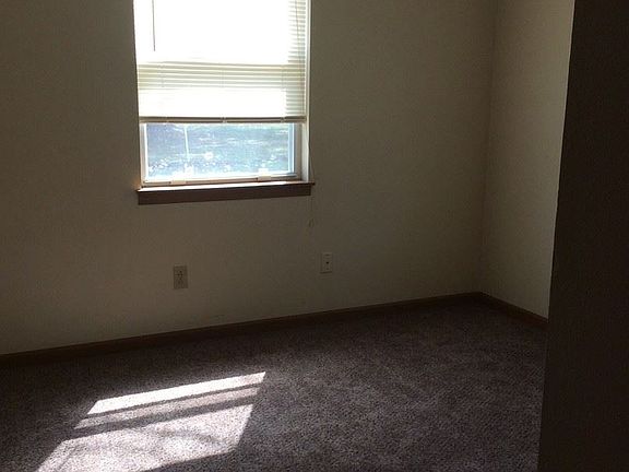 3rd image of 812 E Jackson St APT A