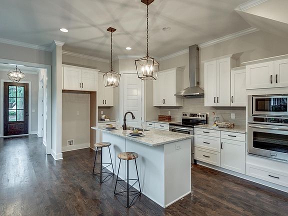 4th image of 411 Theresa Ave