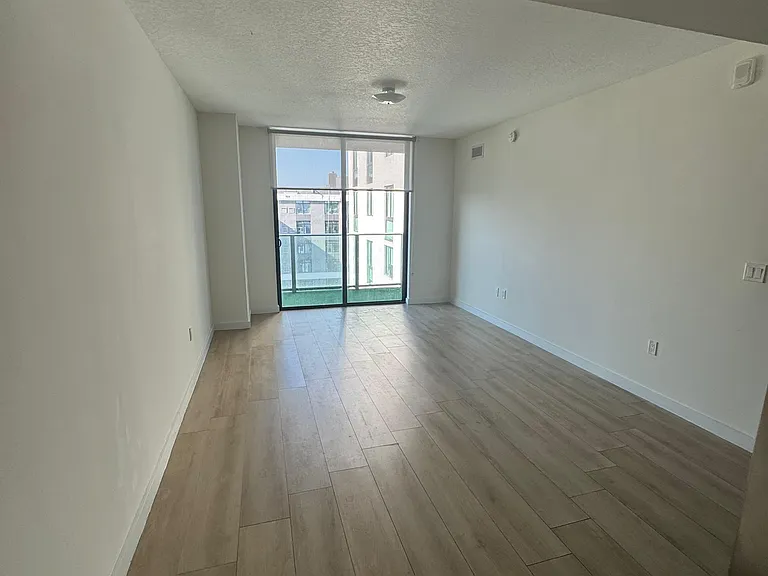 2223 NE 2nd Ave #111 — Photo 3