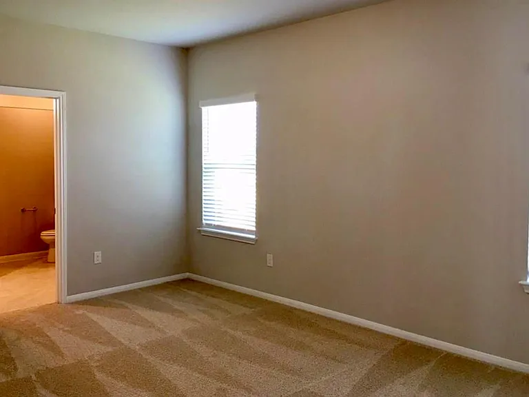 7008 Loretta White Ln — Photo 6