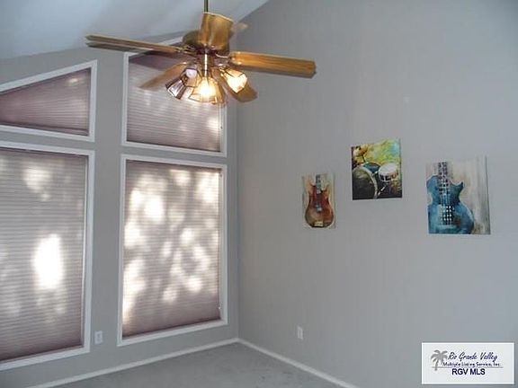 5th image of 808 Palm Valley Dr E