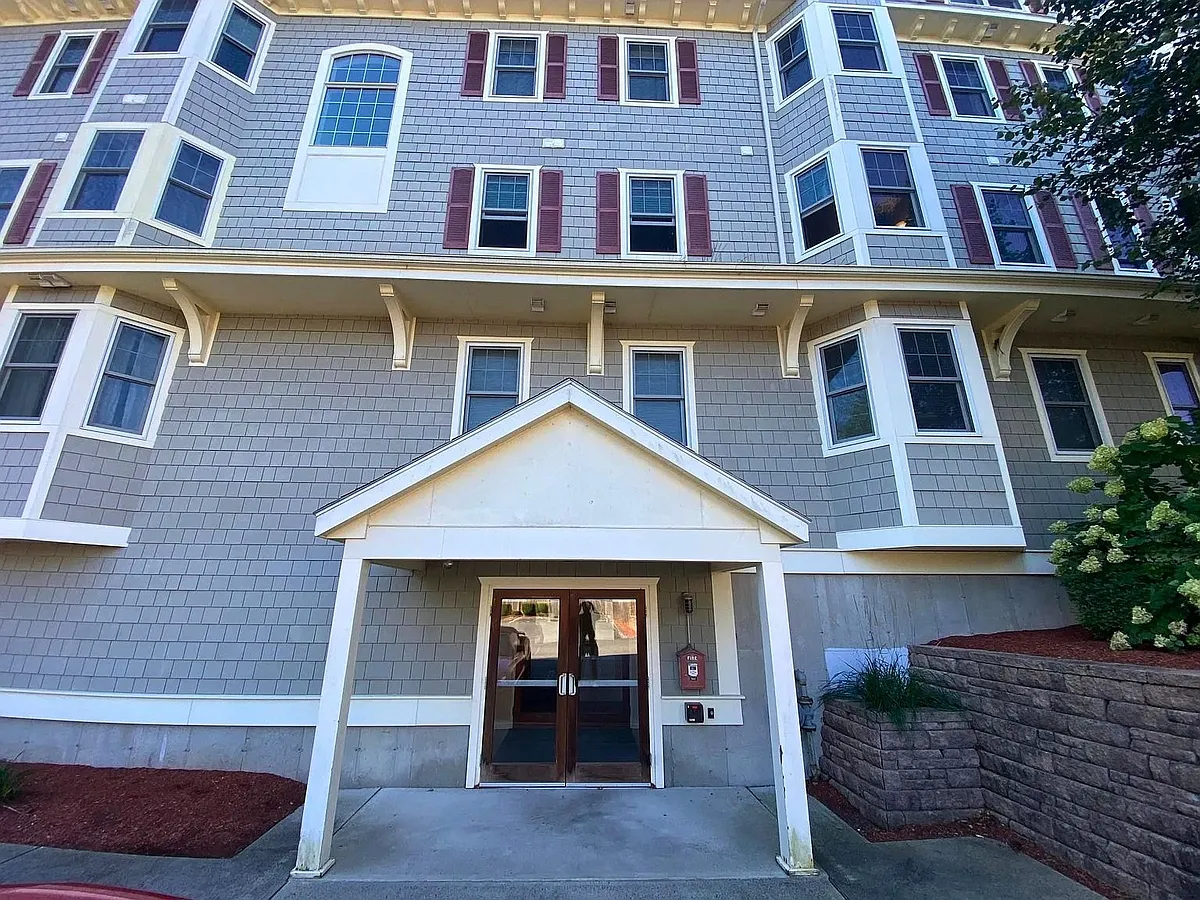 Main Entrance - 391 Pleasant St #307
