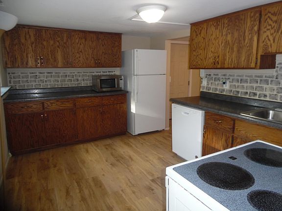 3rd image of 132 6th St SW