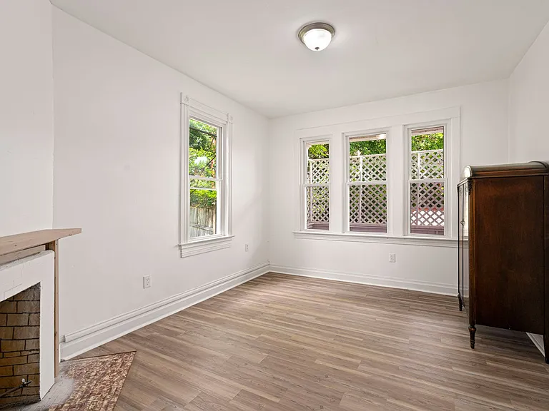 321 Kennedy Ave — Photo 9