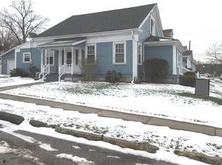 128 E 1st St, Uhrichsville, OH 44683