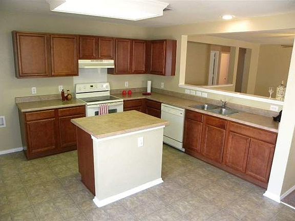 4th image of 105 E Wildflower Blvd
